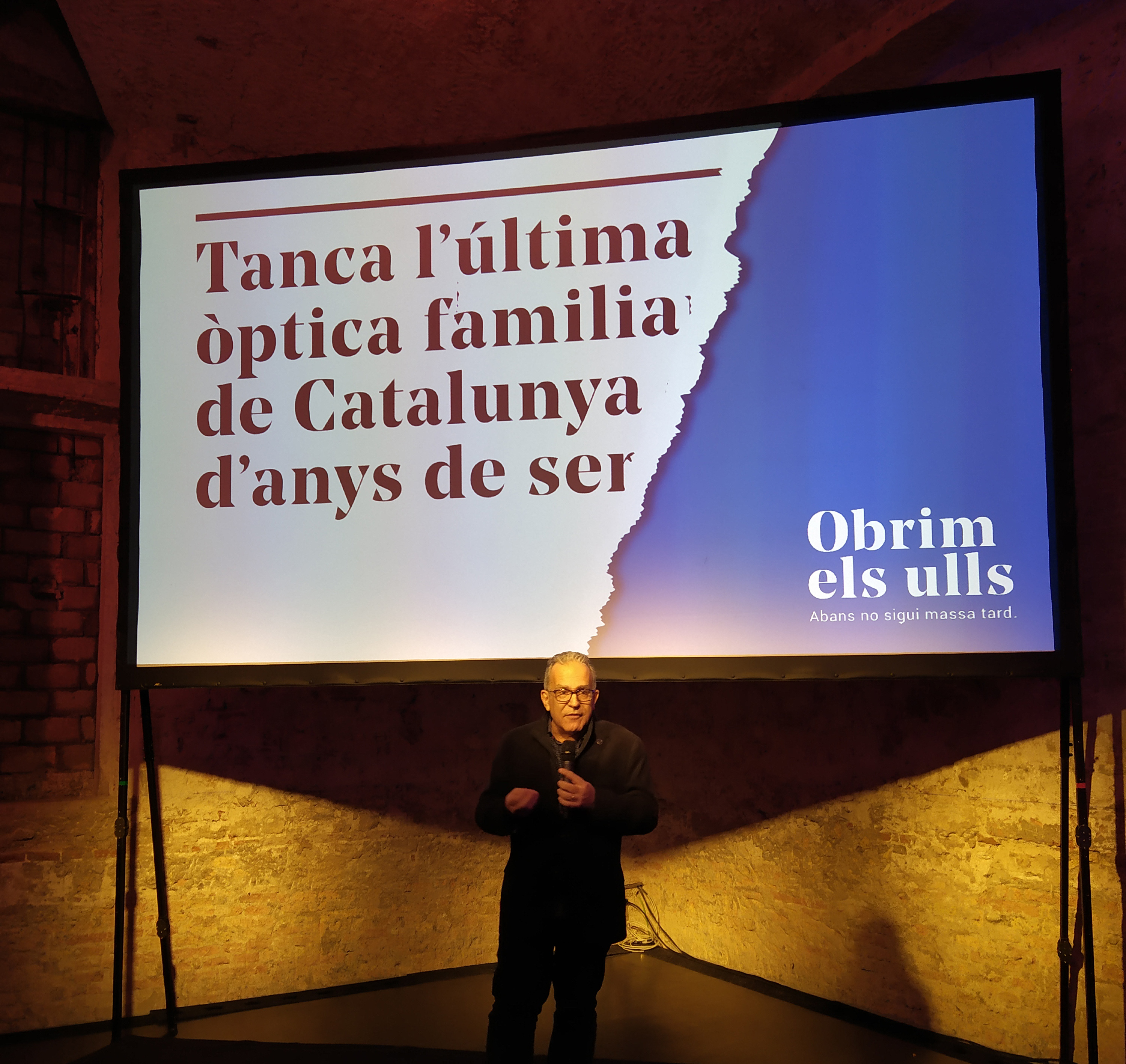 Més de 70 col·legiats i col·legiades es troben per conèixer la nova campanya del COOOC, ‘Obrim els ulls’